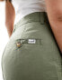 Levi's Pleated trouser shorts in green grün, W28 - фото #5