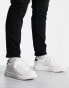 Фото #1 товара Pull&Bear chunky trainers with back tab in white