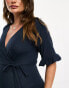 Фото #3 товара Mamalicious Maternity wrap top with short sleeves in navy