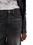 COLLUSION Unisex – Weit geschnittene Jeans in verwaschenem Schwarz mit freiliegender Ziernaht