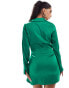 Фото #3 товара In The Style x Perrie Sian exclusive satin wrap tie side mini shirt dress in emerald green