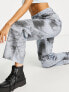 COLLUSION – Cargohose in Grau mit Grunge-Print und weitem Bein