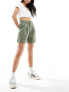 Levi's Pleated trouser shorts in green W29 - фото #5