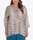 ფოტო #1 პროდუქტის Plus Size Classic Vertical Animal Print Top with Necklace