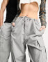 Фото #4 товара Weekday – Unisex-Fallschirm-Hose in Grau mit Oversize-Passform, exklusiv bei ASOS