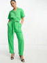 Фото #1 товара French Connection short sleeve belted jumpsuit in bold green