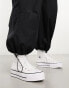 Фото #1 товара Converse Chuck Taylor Lift Hi platform trainers in white - WHITE