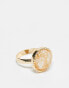 Фото #1 товара SVNX chunky gold ring with resin middle and gold flake details