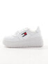 Фото #3 товара Tommy Jeans retro basket flatform trainers in white