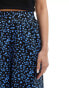 Wednesday's Girl ditsy printed wide leg trouser in black and blue Schwarz/blaues Blümchenmuster, 2XS - фото #5