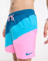 Nike Swimming – Explore – Volley-Badeshorts mit diagonalem Blockfarbendesign in Blau und Rosa, 5 Zoll Schrittlänge