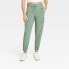 Фото #1 товара Women's Flex Woven Mid-Rise Cargo Joggers - All In Motion Green L