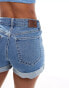 Hollister ultra high rise mom denim shorts in mid blue Голубой, W29 - фото #2