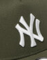 Фото #8 товара New Era 9forty NY Yankees trucker cap in khaki