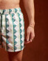 ASOS DESIGN swim shorts in short length in green and ecru geo print grün, S - W32 - фото #4