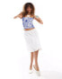 Фото #4 товара Monki lettuce edge tie up detail bandeau top in blue and white print