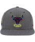 Черный регулируемый бейсбол Cap для мужчин Mitchell & Ness Chicago Bulls 1996 NBA Finals Hardwood Classics Carbon Cabernet Черный, 7 - фото #5