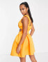 Фото #2 товара ASOS DESIGN Petite – Trapezförmiges, kurzes 2-in-1-Skaterkleid in Orange mit geraffter Brustpartie und Struktur