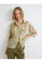 Фото #4 товара Рубашка женская Koton Oversize с абстрактным узором, длинным рукавом и классическим воротником.