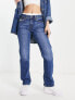 Фото #1 товара Levi's middy distressed straight leg jeans in mid wash