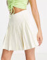 Фото #3 товара Urban Revivo pleated mini skirt in white