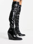 ASOS DESIGN – Kansas – Overknee-Stiefel in Western-Optik aus schwarzem Lack mit Plateausohle und Absatz