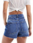 Фото #3 товара New Look mom denim shorts in mid blue