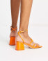 Public Desire – Dayla – Exklusive Sandalen aus Lackleder in Apricot mit mittelhohem Absatz