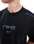 Nike – M90 – T-Shirt in Schwarz mit Print hinten