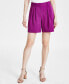 ფოტო #1 პროდუქტის Women's Pleated Pinstripe Shorts