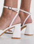 Фото #8 товара Glamorous Wide Fit mid heel sandals with bow in white
