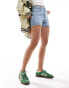 Фото #4 товара Lee Carol mom fit denim shorts in light wash