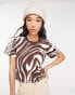 Фото #1 товара adidas Originals – Animal Abstract – T-Shirt mit den drei Streifen und Zebramuster in Braun und Beige