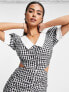 Фото #2 товара Urban Revivo cut out volume sleeve mini dress in black and white gingham