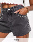 Фото #1 товара Miss Selfridge Petite – Mit Nieten besetzte Jeansshorts in verwaschenem Schwarz