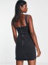 ASOS DESIGN – Jeanskleid in Schwarz mit Schürzen-Design