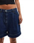 ASOS DESIGN denim turn up pleated short in indigo BLAU, 36 - фото #4