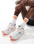 ON Cloudsurfer Next running trainers in white and red