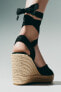 Contrasting tied wedges