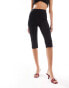 Фото #2 товара & Other Stories capri trousers with front pockets and concealed zip hem splits in black