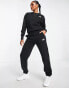 Фото #4 товара The North Face Essential oversized joggers in black Exclusive at ASOS