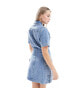 Фото #4 товара Tommy Jeans denim dungaree dress in mid wash