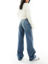 Фото #2 товара Stradivarius Petite wide leg dad jean in dark vintage wash