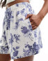 Фото #4 товара Abercrombie & Fitch linen blend shorts in white with blue floral print