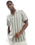 New Look short sleeved striped linen blend shirt in green Mittelgrün, M - фото #1