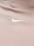 Nike – Essential – Geripptes Oberteil in Taupe mit Stehkragen und sehr kleinem Swoosh-Logo