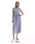 Vero Moda Tall maxi buttondown shirt dress in blue floral print Синий, M - EU 36 - фото #1