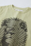 T-shirt with raised lion design