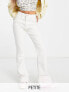 Фото #1 товара New Look Petite mid rise flare jean in white