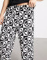 ASOS DESIGN pyjama set with t-shirt and trousers in black with fleece printed bottom Черный, S - W32 - фото #3